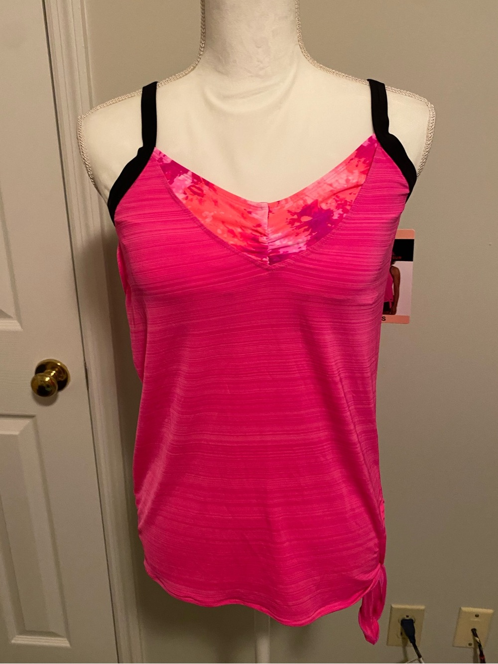 ZEROXPOSUR Pink V-Neck Strappy Women's Tank With Built in Bra Size S NWT